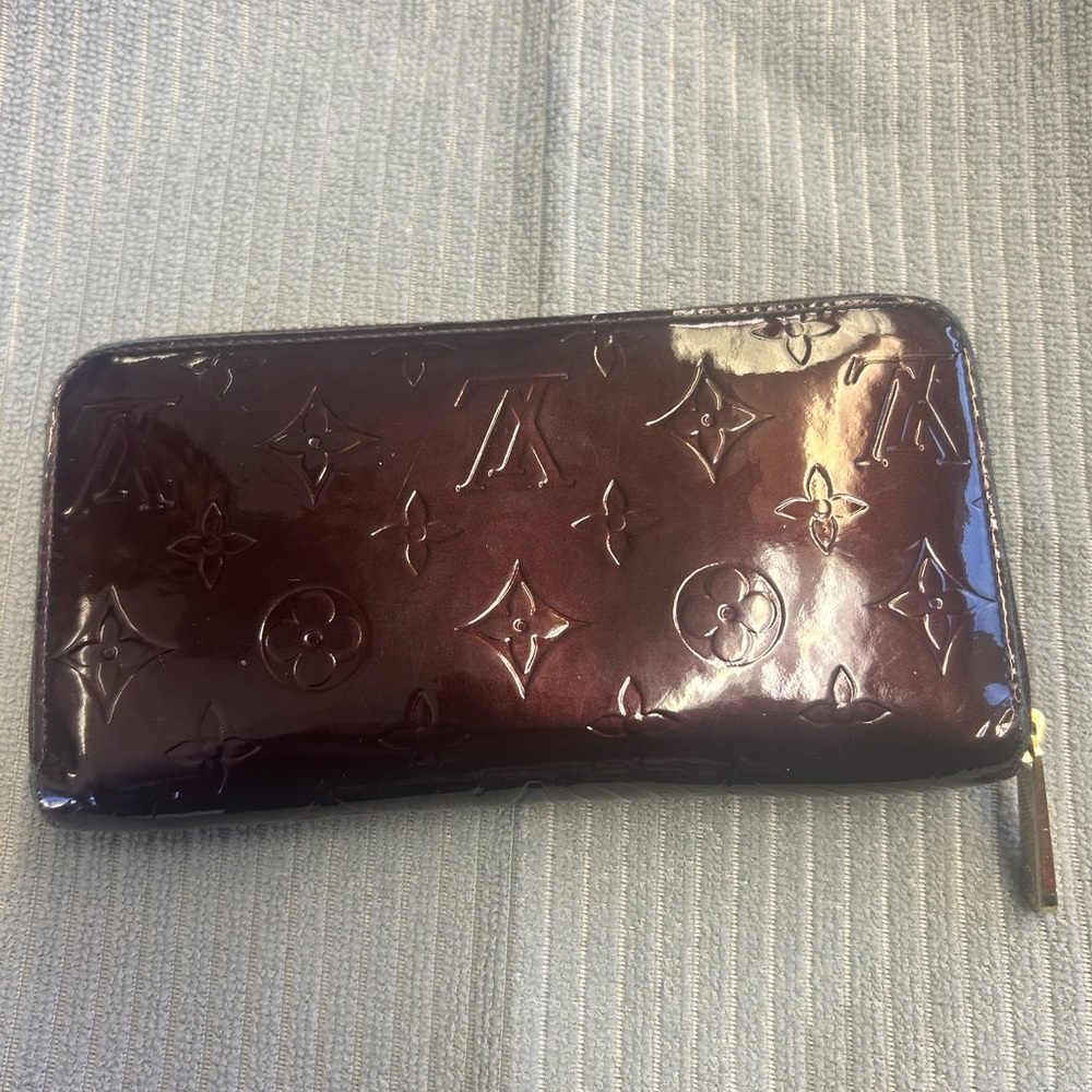 AUTHENTIC Louis Vuitton Enamel Zippy Long Wallet